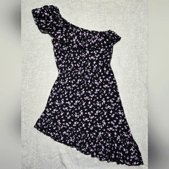 LEITH Floral One Shoulder Ruffle Asymmetric Hem Dress Black Lavender Size Medium - Picture 15 of 15